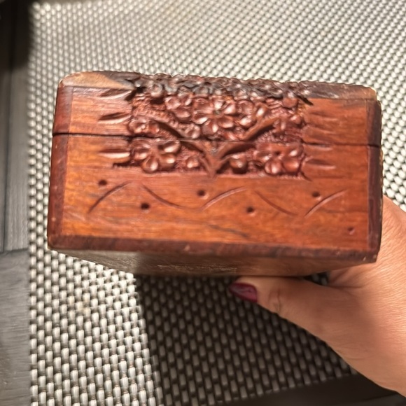 Indian Hand Carved Vintage Wooden Box - Picture 7 of 9